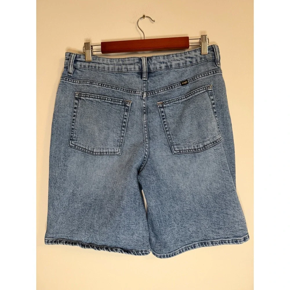 Wrangler Womens High Waisted Denim Bermuda Shorts Light Wash Blue Size 12/31